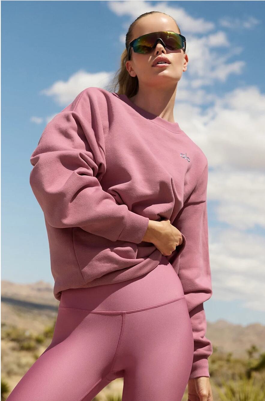 Alo Yoga Accolade Crewneck Sweatshirt in Wild Rose Size S